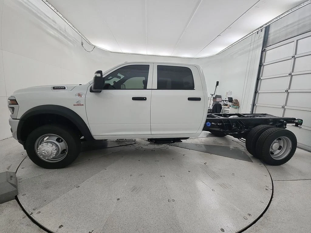New 2026 Bright White Clear-Coat Exterior Paint RAM Tradesman image 5