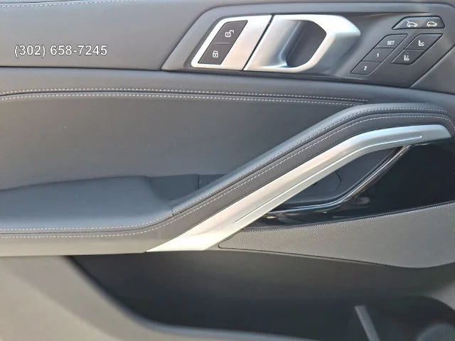 Used 2022 Black Sapphire Metallic BMW M50i image 11