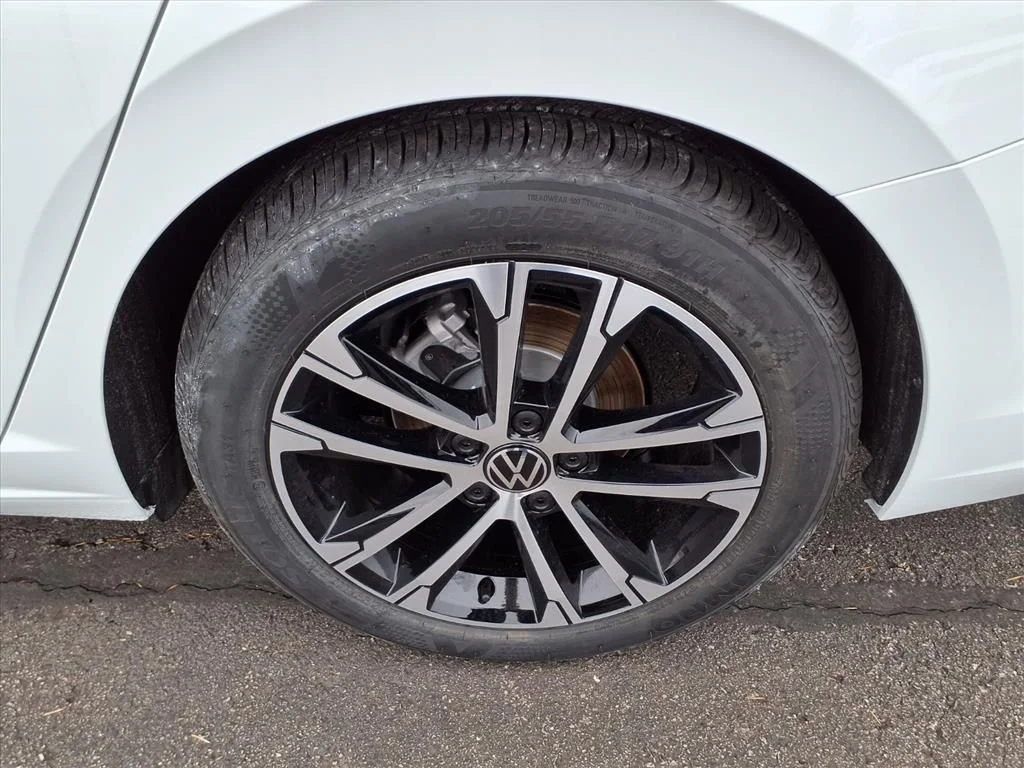 New 2026 Pure White Volkswagen 1.5T Sport image 7