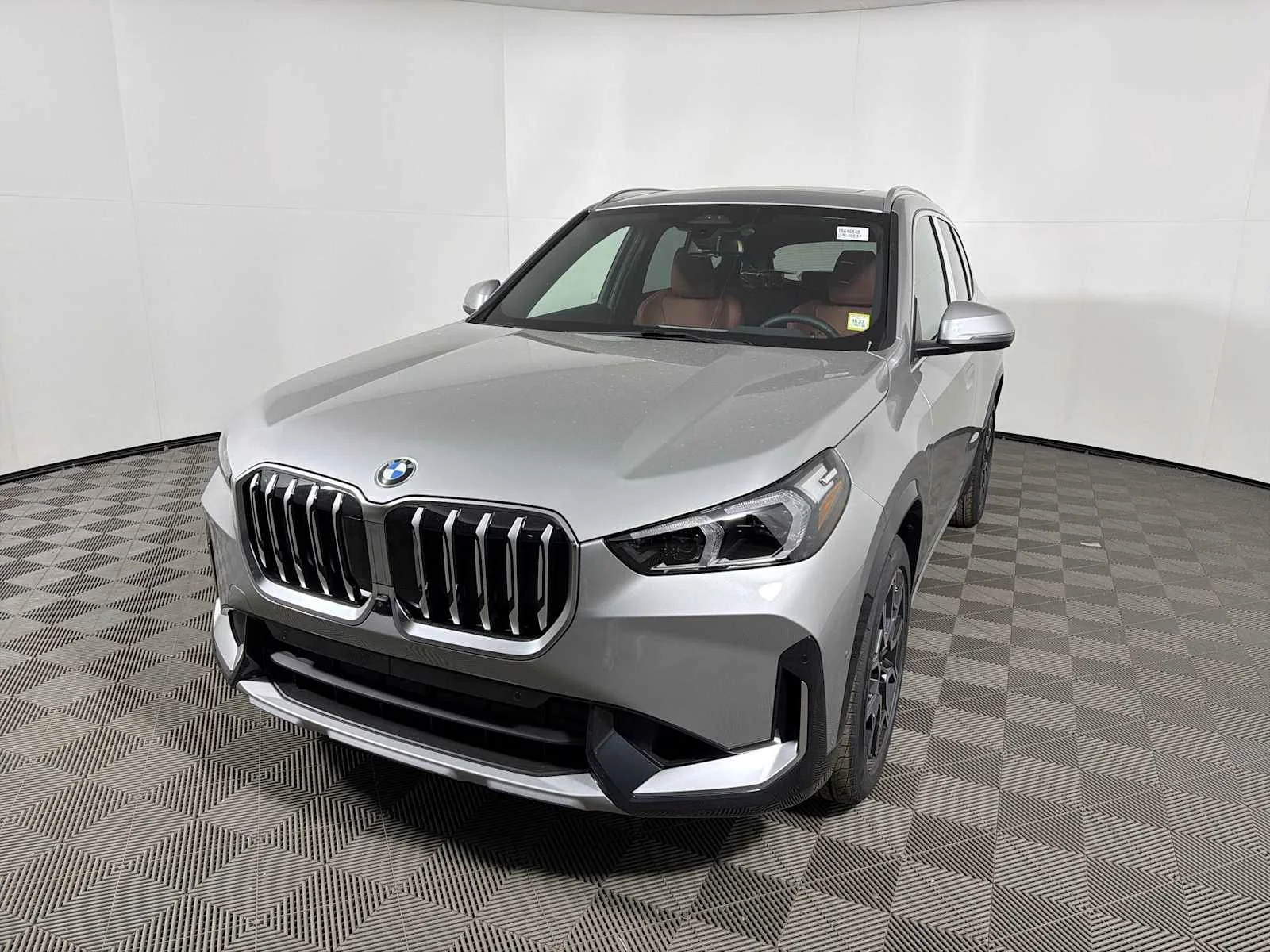 New 2026 Space Silver Metallic BMW xDrive28i image 7