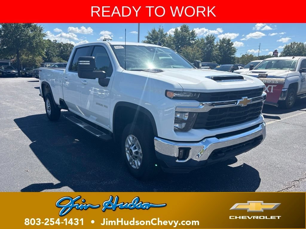 Used 2025 Summit White Chevrolet LT image 1