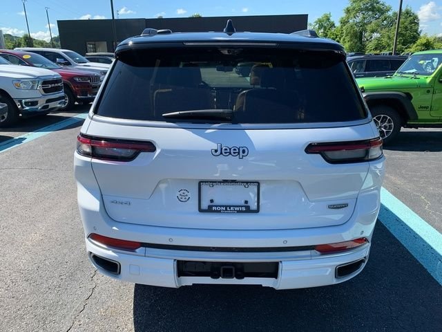Used 2025 White Jeep Summit image 4