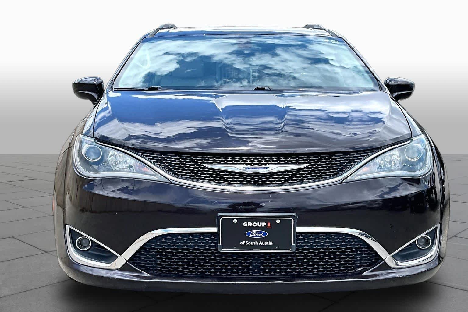 Used 2017 Dark Cordovan Pearlcoat Chrysler Touring-L image 4