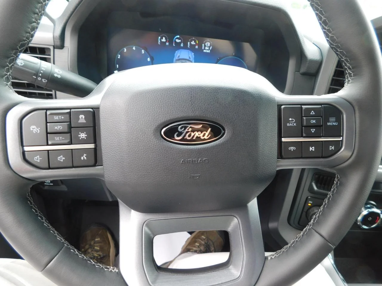 New 2026 Carbonized Gray Metallic Ford XLT image 37