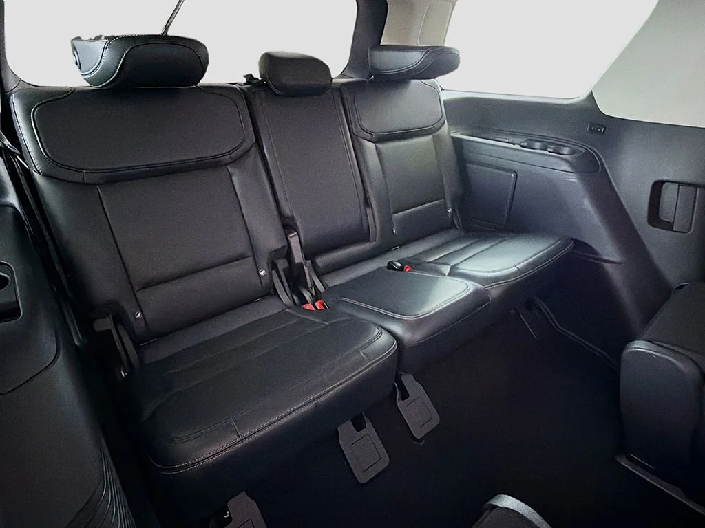 Used 2025 Space Silver Ford Platinum image 32