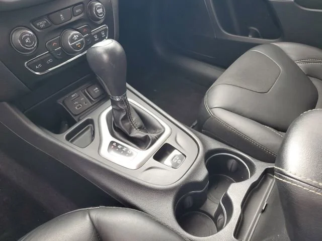 Used 2018 White Jeep Latitude Plus image 19