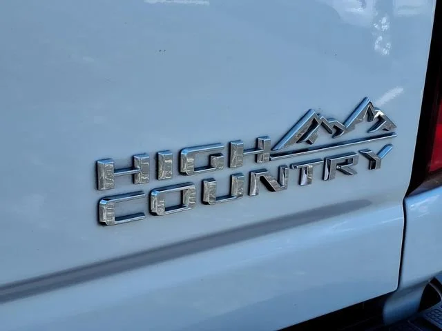 Used 2022 Iridescent Pearl Tricoat Chevrolet High Country image 24