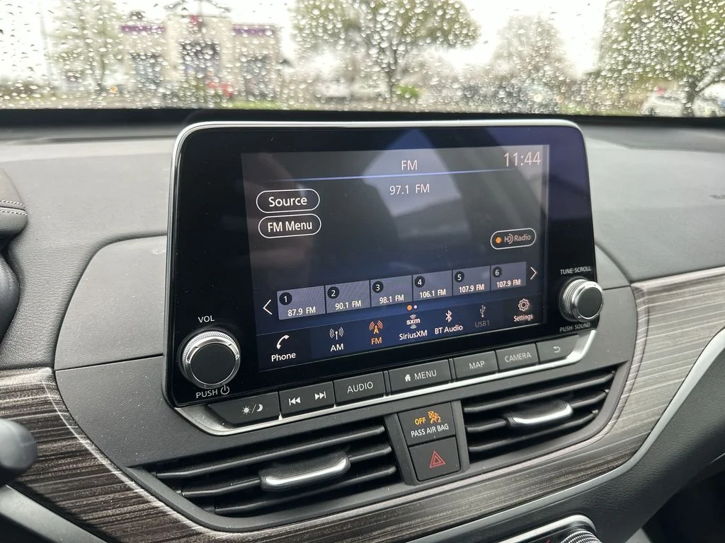 Used 2019 Red Nissan 2.5 Platinum image 16