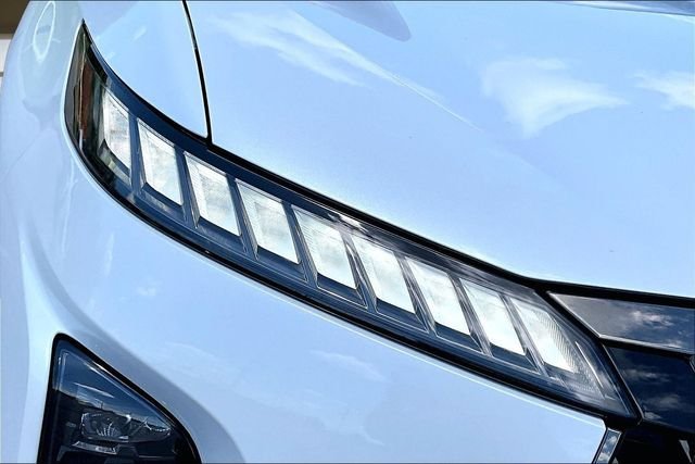 New 2027 2T RADIANT WHIT INFINITI SPORT image 30