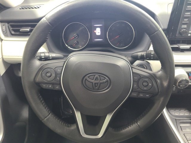 Used 2020 Midnight Black Metallic Toyota XLE Premium image 25