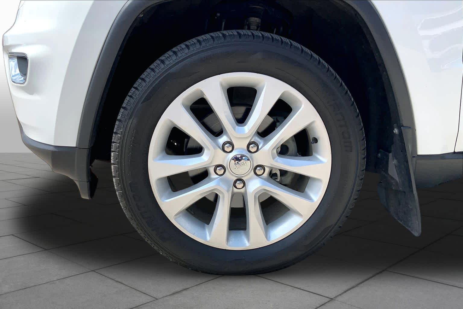 Used 2017 Bright White Clearcoat Jeep Limited image 11