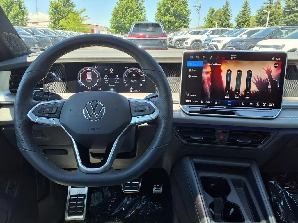 New 2026 Platinum Gray Metallic Volkswagen 2.0T SE R-Line Black image 12
