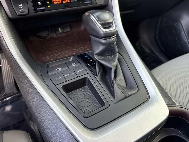 Used 2019  Toyota Limited image 35