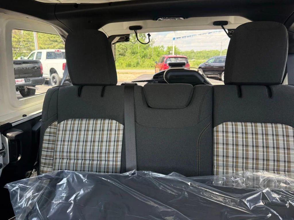 New 2026 Bright White Clear-Coat Exterior Paint Jeep 85th Anniversary Edition image 34
