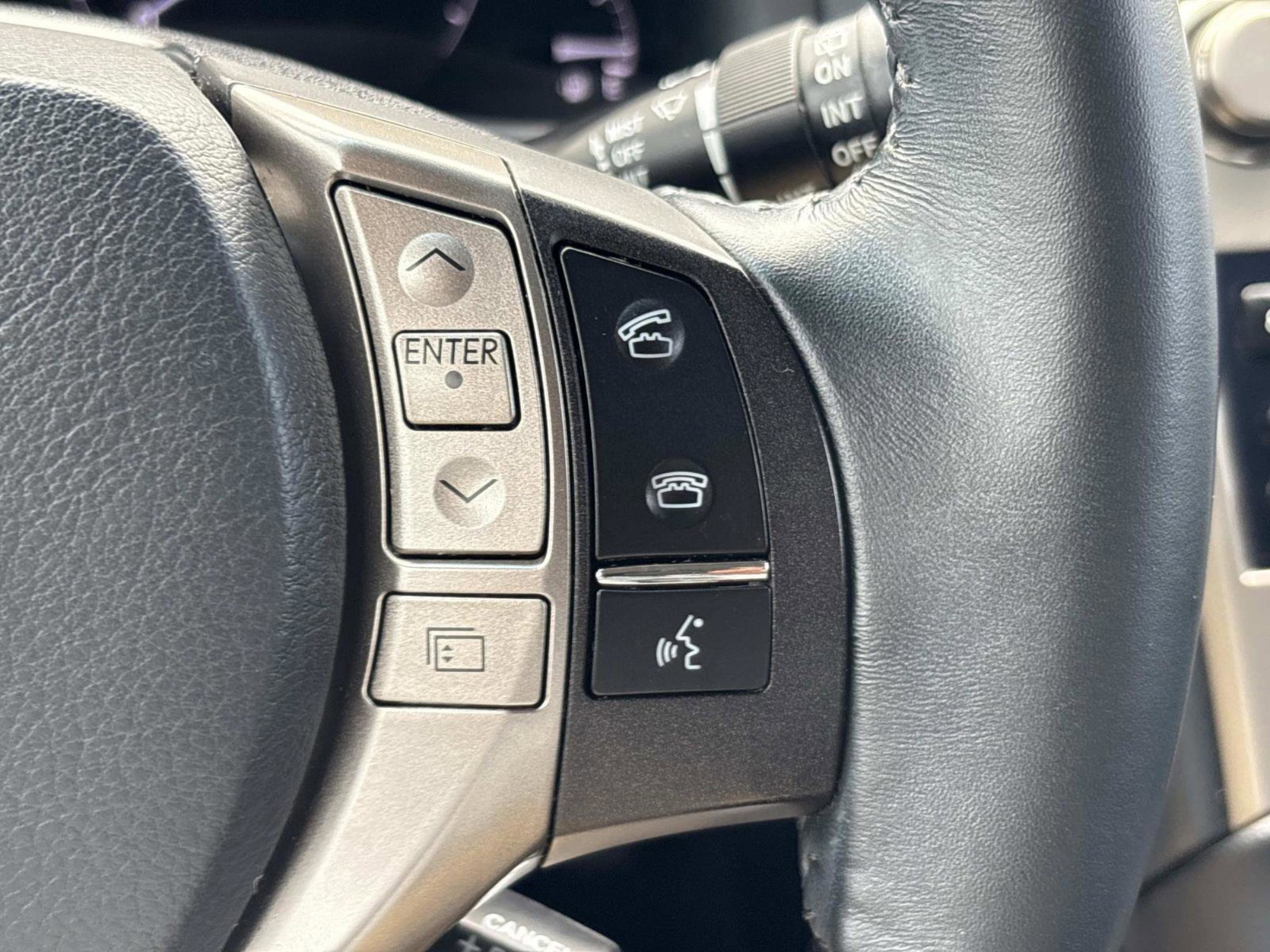 Used 2015 Silver Lexus 350 image 28