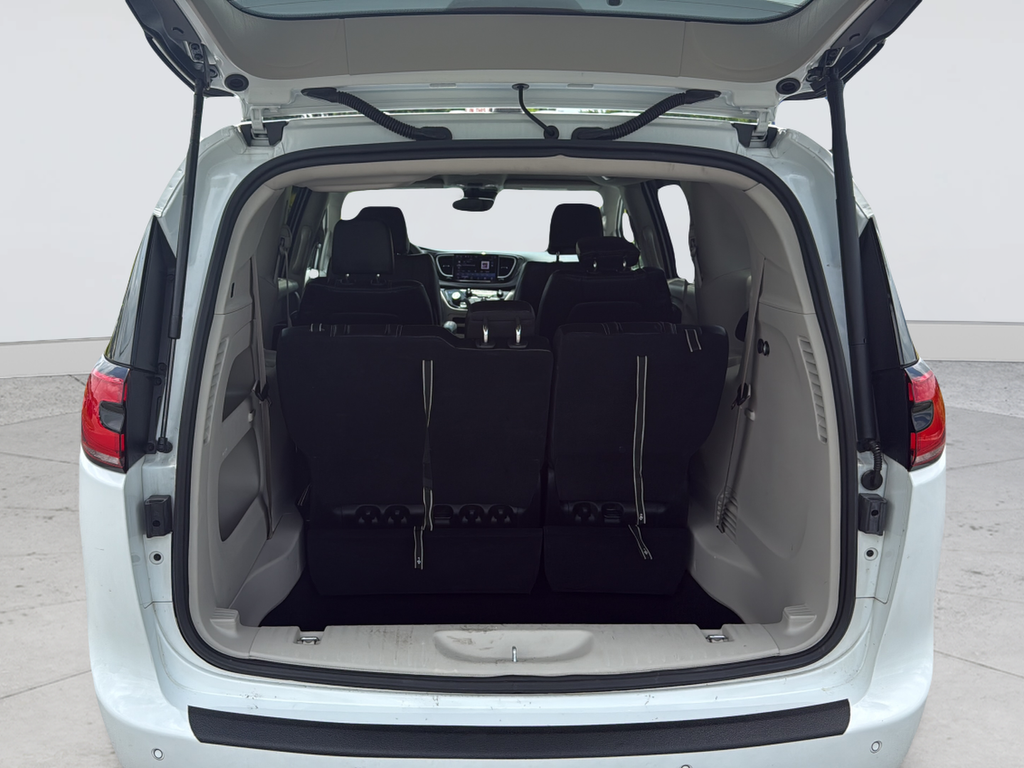 Used 2023 White Chrysler Touring L image 23