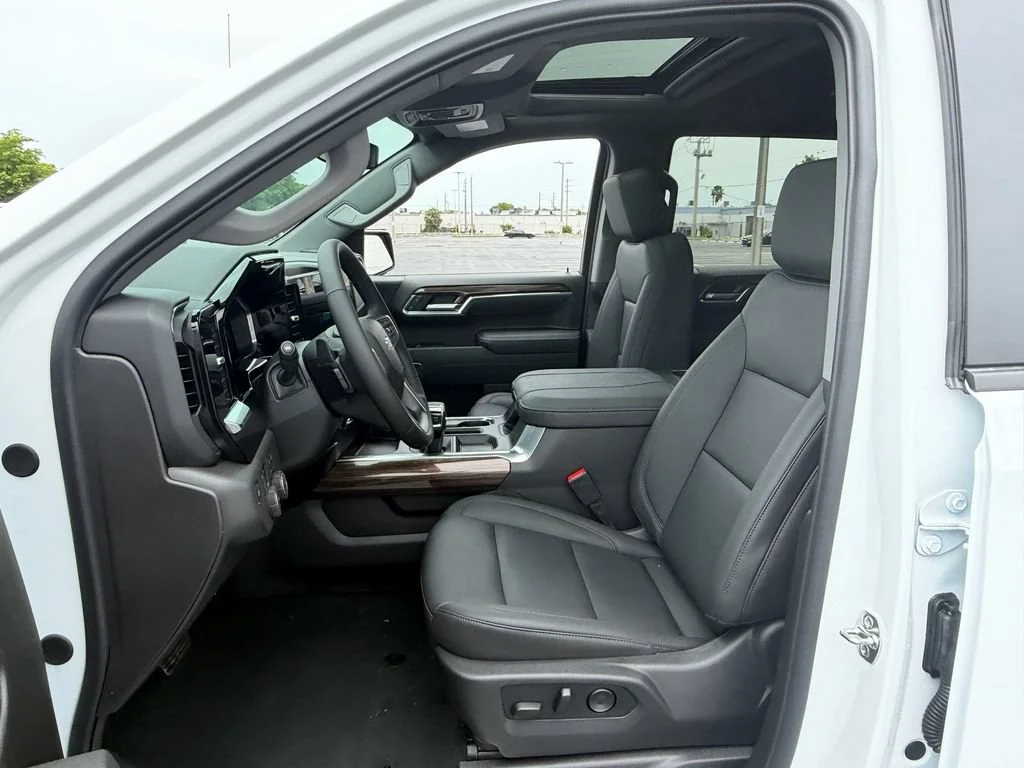 New 2026 Summit White Chevrolet LT Trail Boss image 5