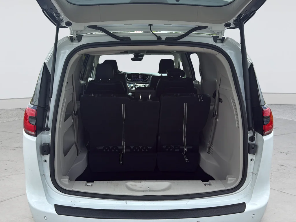 Used 2023 White Chrysler Touring L image 23