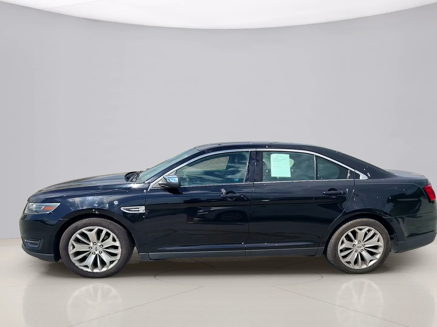 Used 2016 Black Ford LIMITED image 2