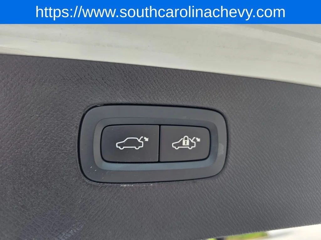 Used 2020 White Volvo T5 Momentum 7 Passenger image 36