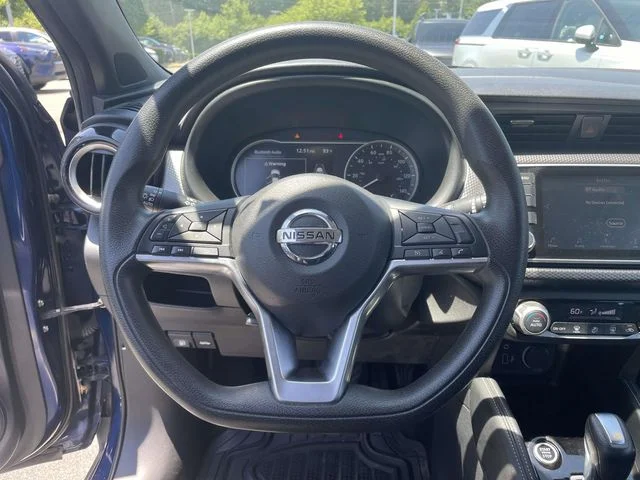 Used 2020 Blue Nissan SV image 13