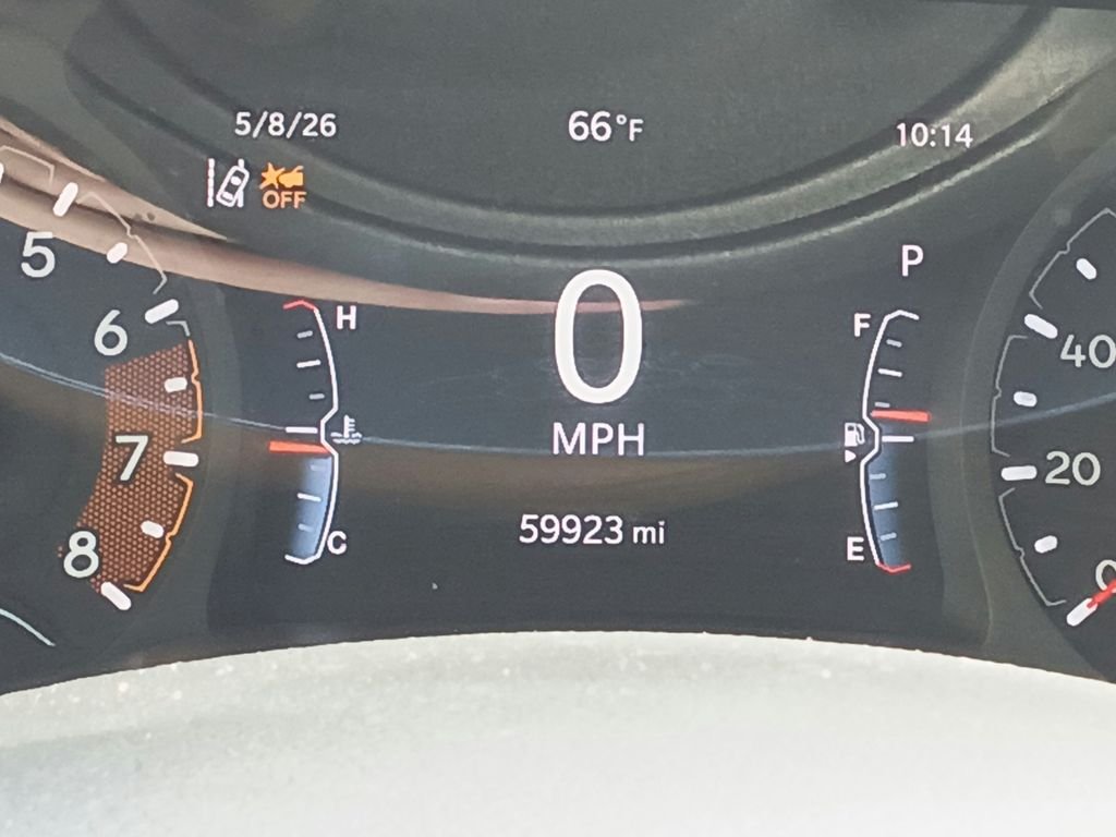 Used 2024 Silver Jeep Latitude image 23