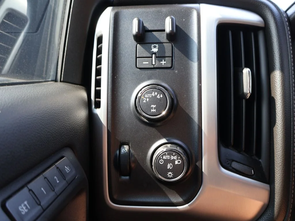 Used 2018 Black GMC SLT image 30