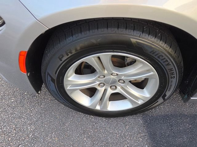 Used 2015 Silver Dodge SE image 16