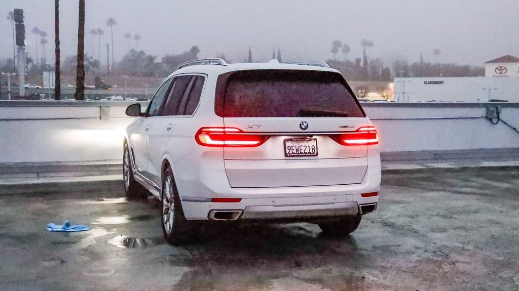Used 2023 White Metallic BMW xDrive40i image 7