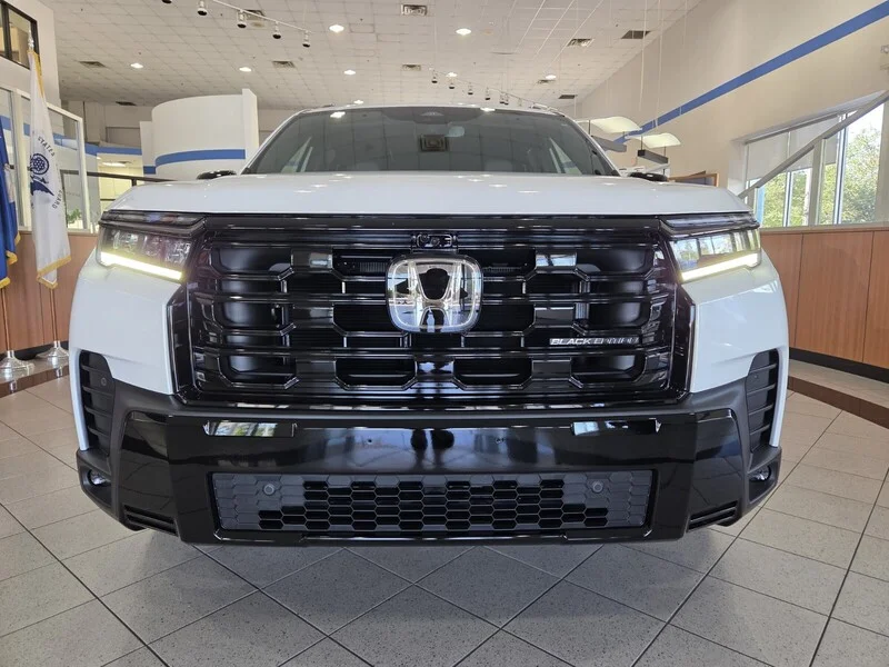 New 2026 Platinum White Pearl Honda BLACK EDITION AWD image 2