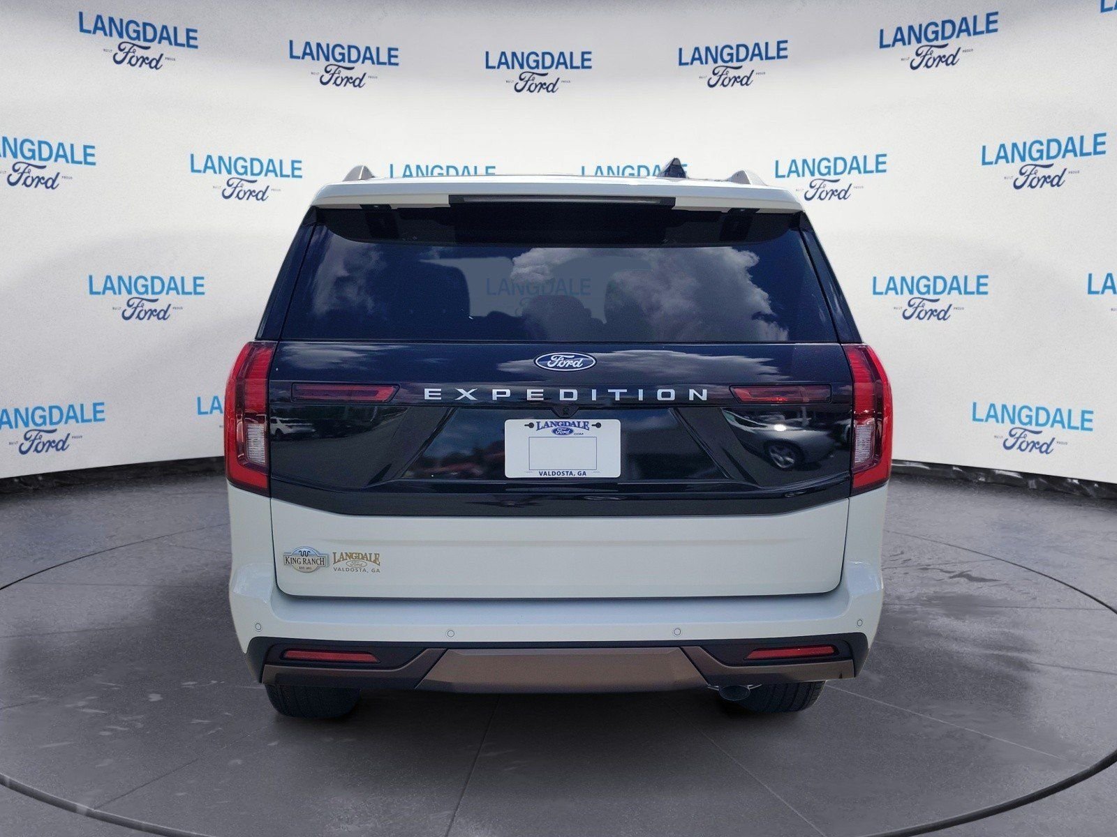 New 2027 Star White Metallic Tri-Coat Ford King Ranch image 8
