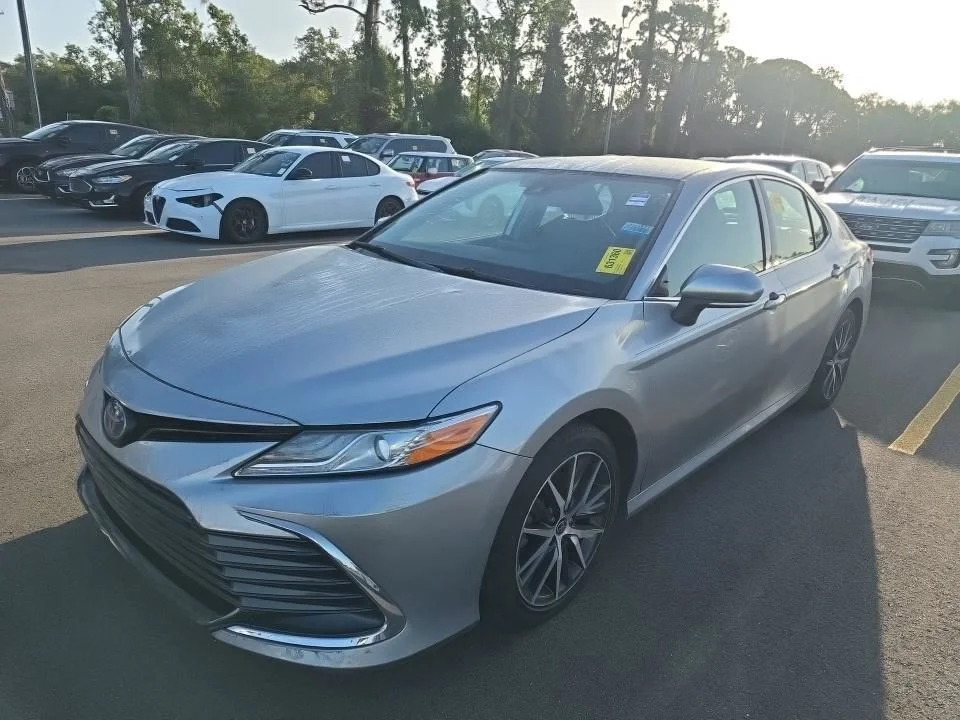 Used 2022 Silver Toyota XLE image 5