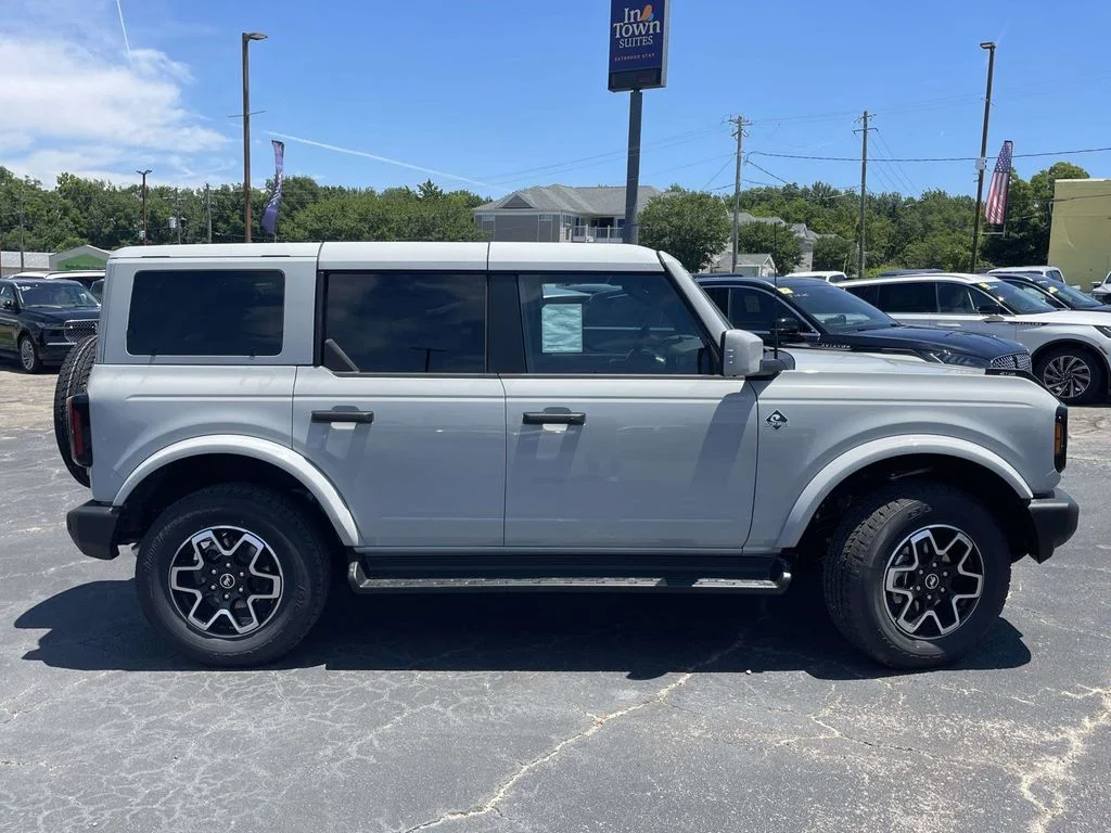 New 2026 White Ford Outer Banks image 2