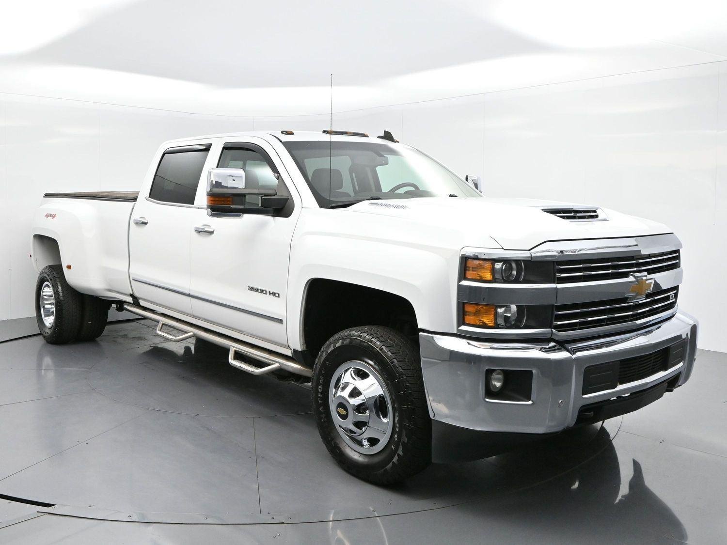 Used 2018 SUMMIT WHITE Chevrolet LTZ image 2