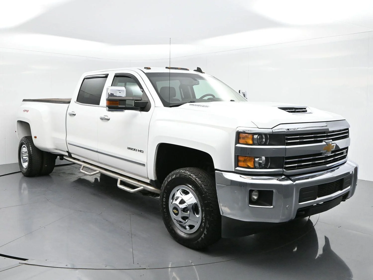 Used 2018 SUMMIT WHITE Chevrolet LTZ image 2