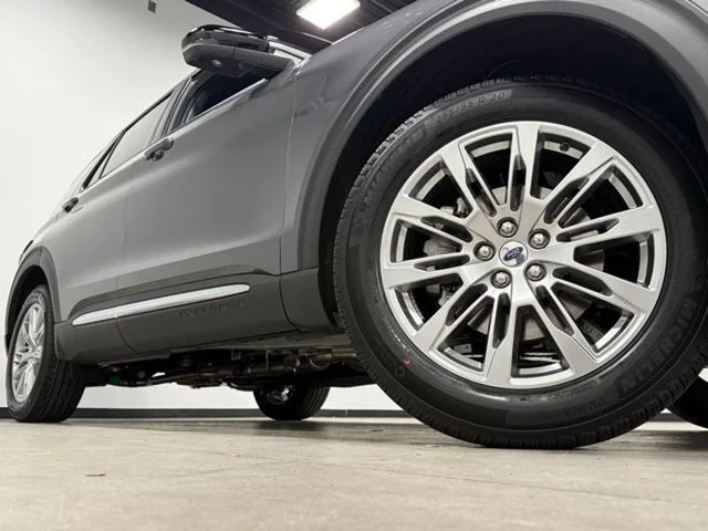 Used 2026 Gray Ford Platinum image 3
