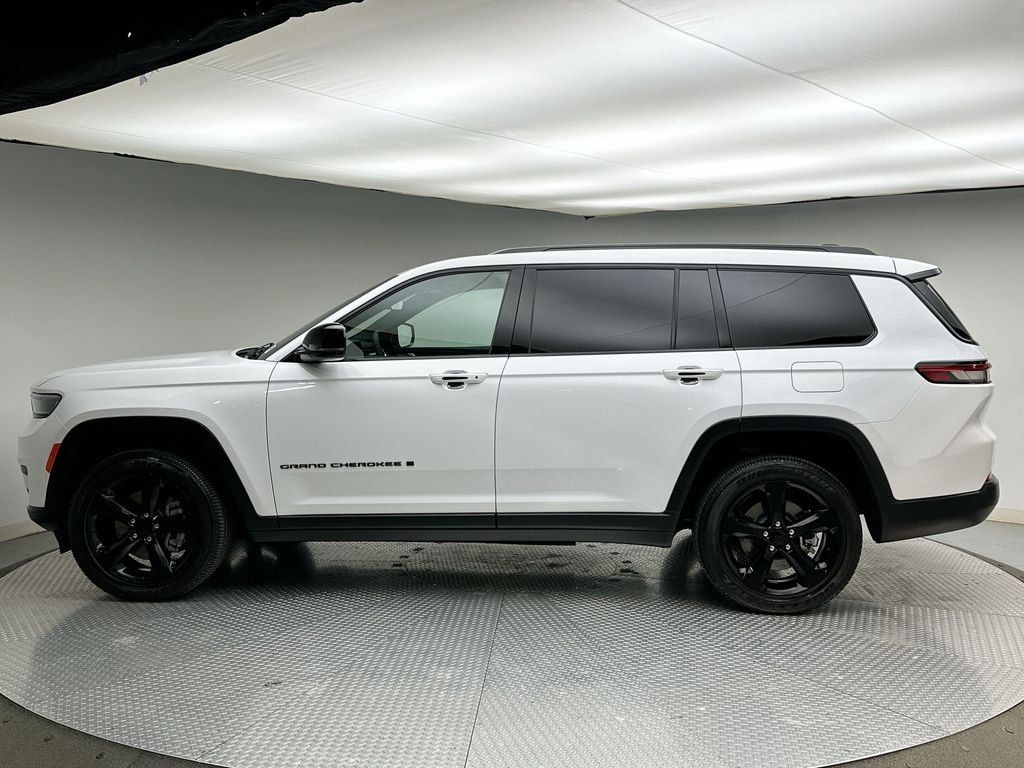 Used 2025 Bright White Clearcoat Jeep Altitude X image 10