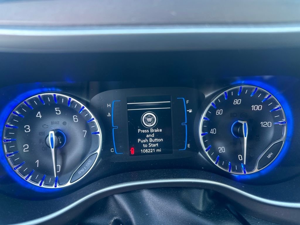 Used 2019 Red Chrysler Touring L image 10