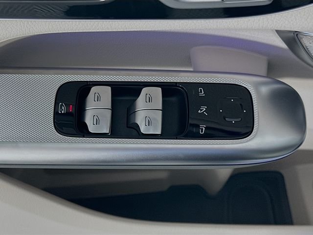 New 2026 Polar White Mercedes-Benz GLC 300 image 18