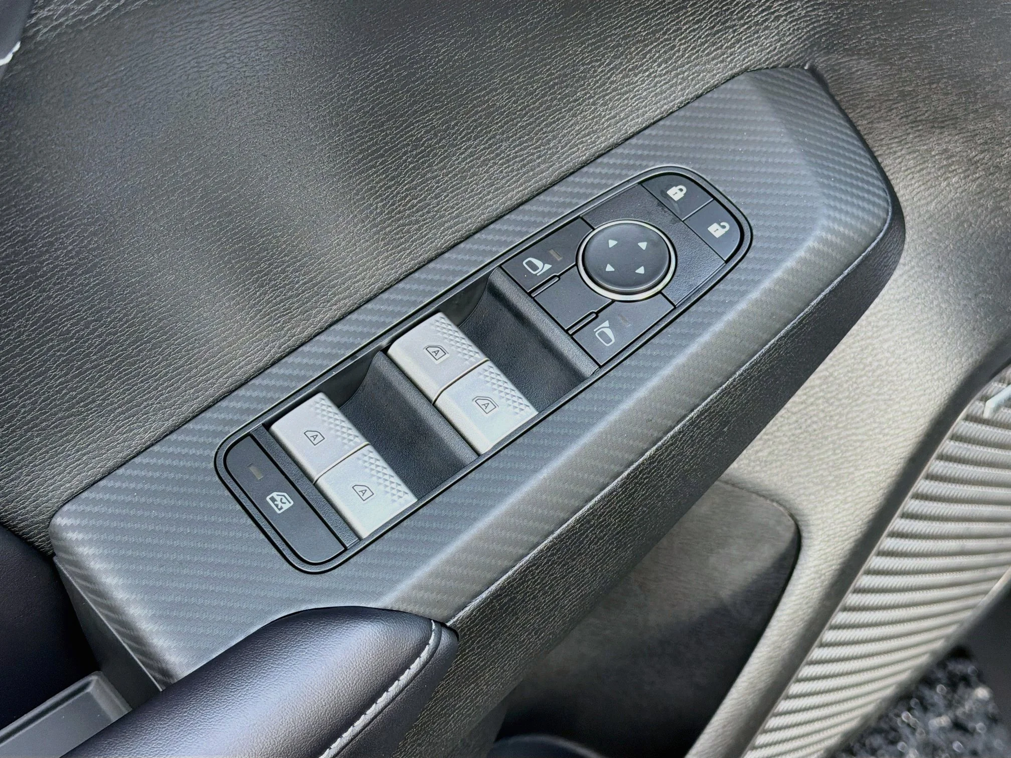 New 2026 Graphite Gray Mitsubishi LE image 17