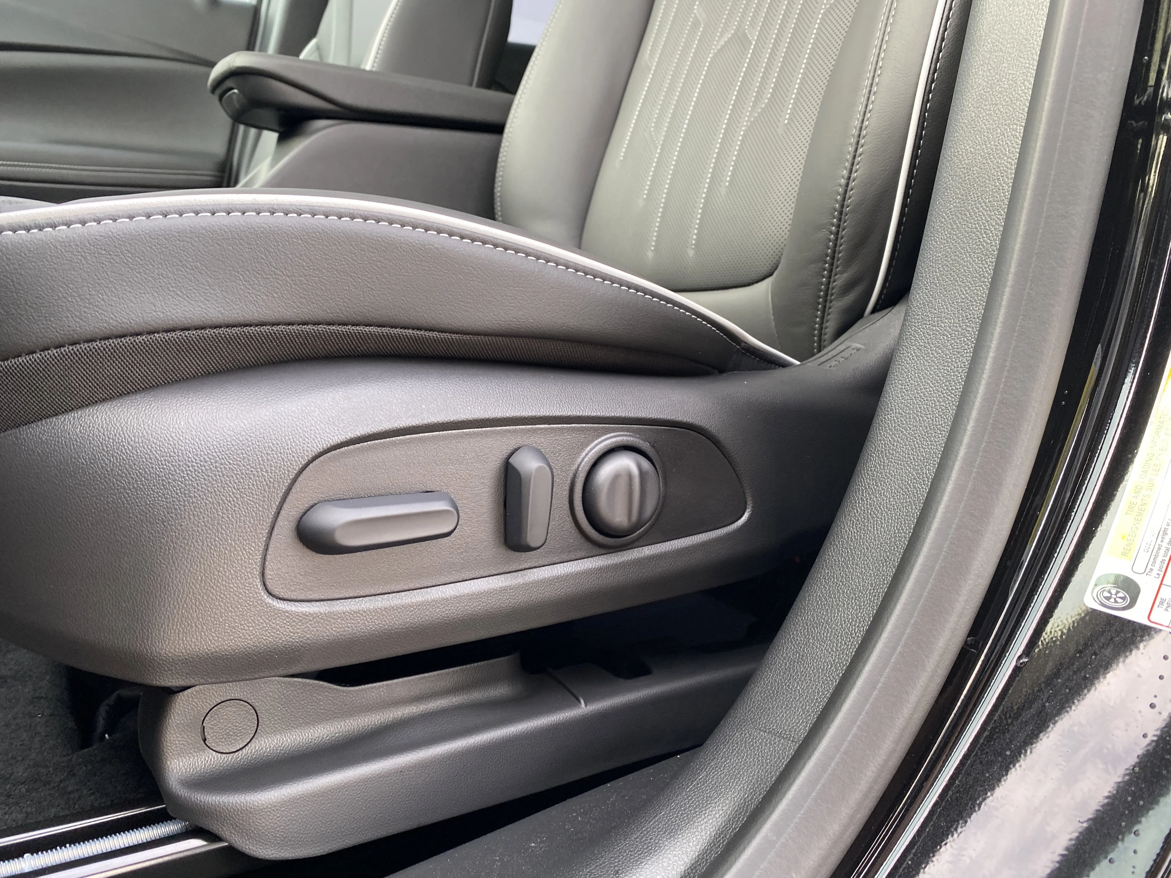 New 2026 EBONY TWILIGHT METALLIC Buick Avenir image 26