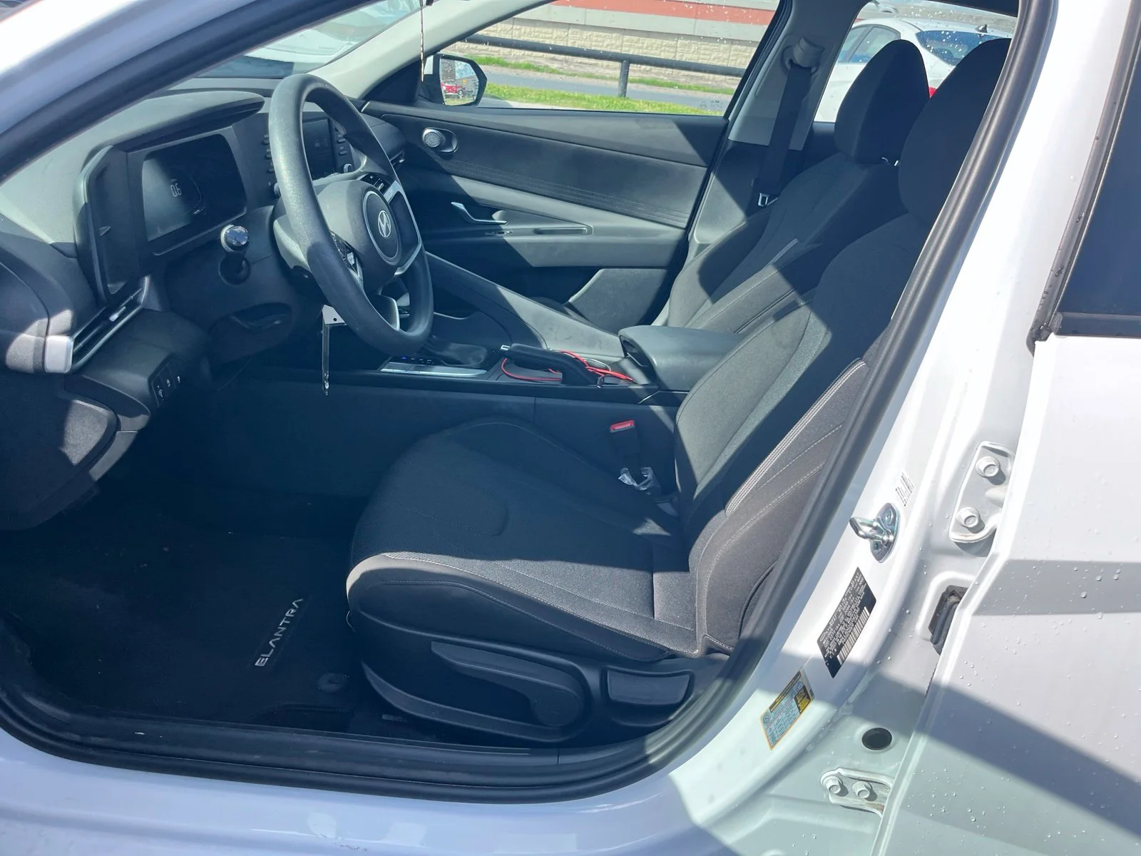 Used 2025 White Hyundai SE image 11