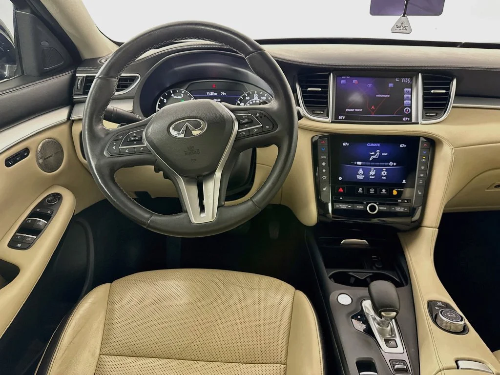 Used 2019 Black INFINITI ESSENTIAL image 29