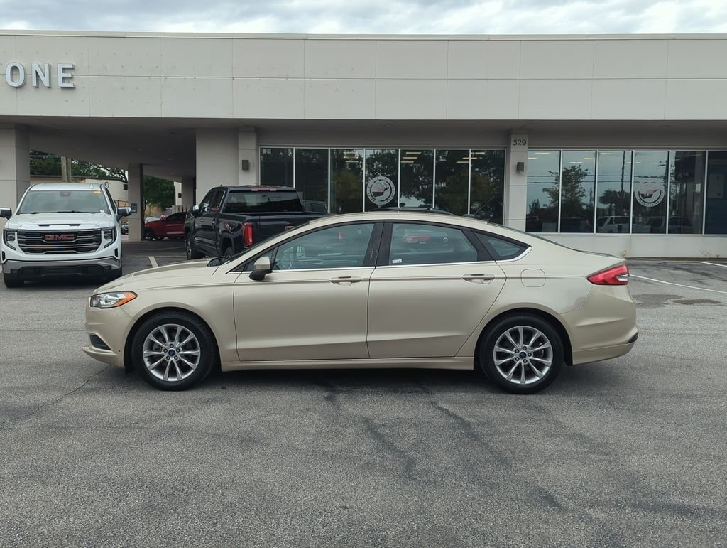 Used 2017 Gold Ford SE image 3