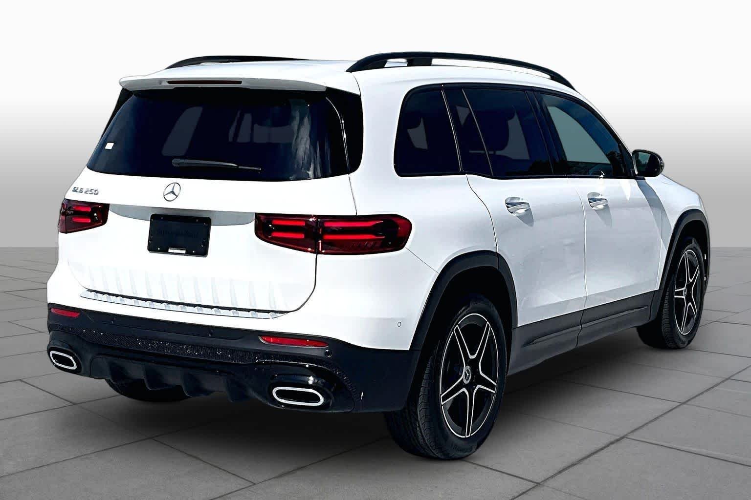 Used 2025 Polar White Mercedes-Benz GLB 250 image 12