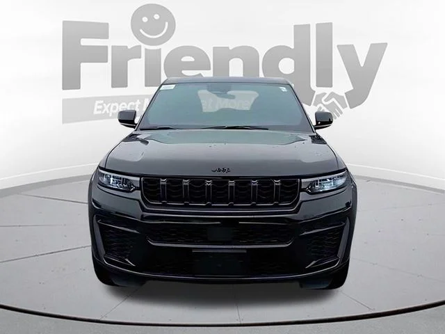 New 2026 Diamond Black Crystal Pearl-Coat Exterior Paint Jeep Altitude image 8