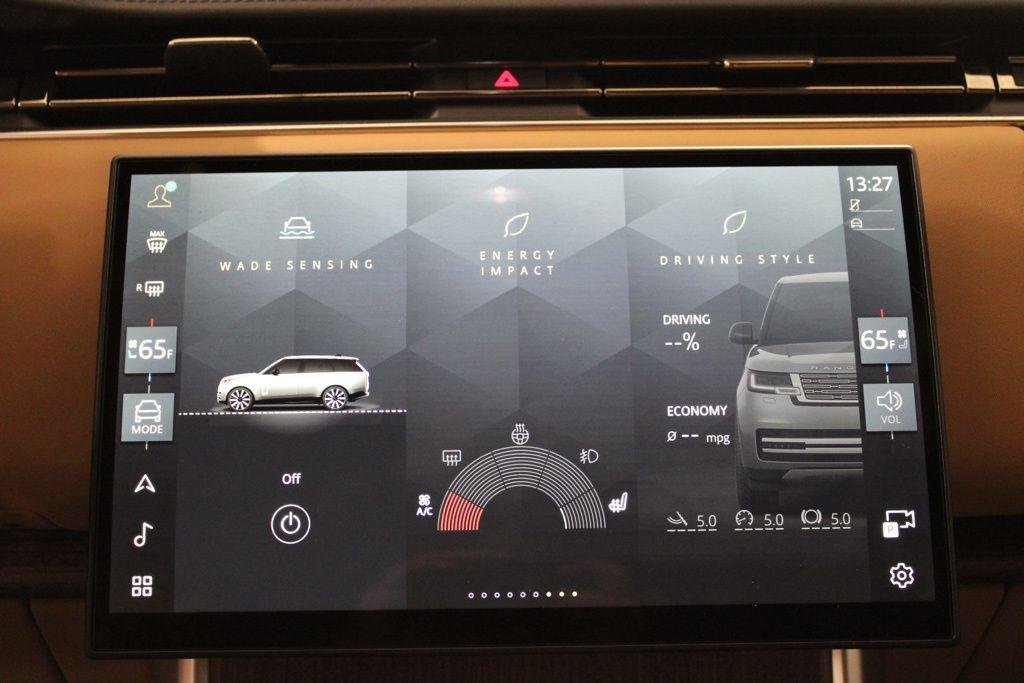 New 2026 Fuji White Land Rover SE image 28