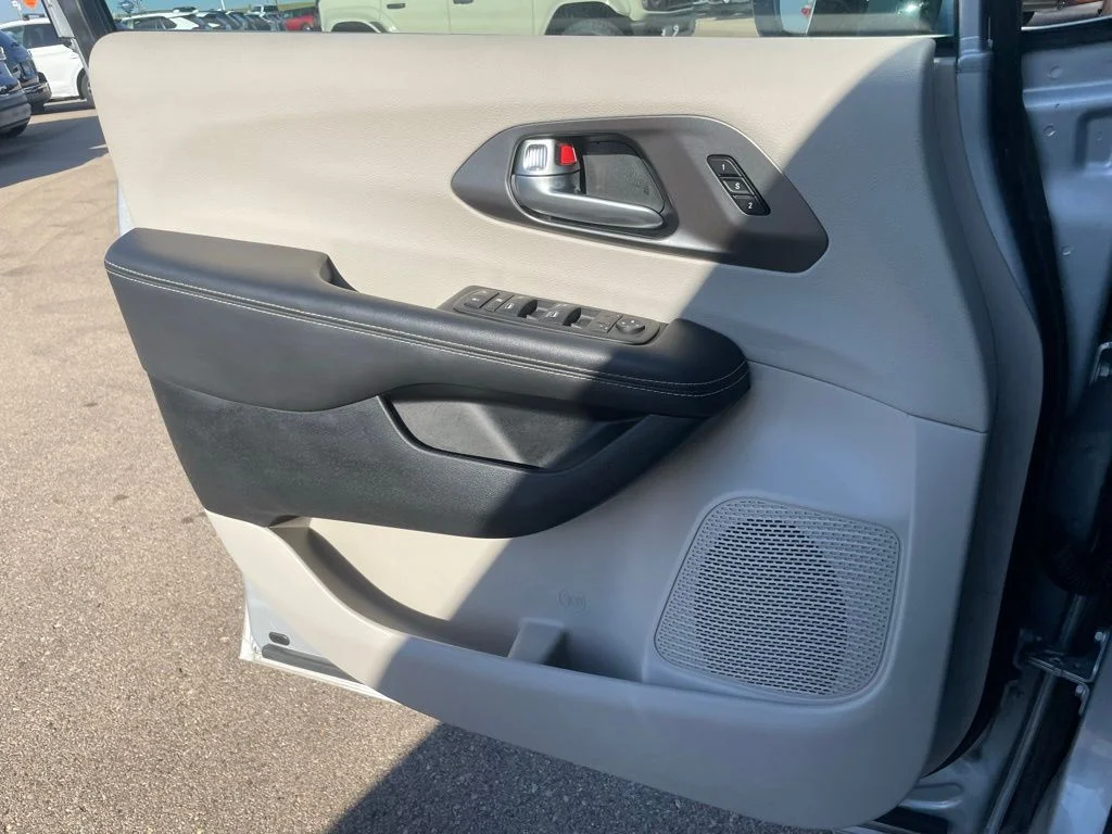 2024 Chrysler Pacifica Touring L - Photo 52