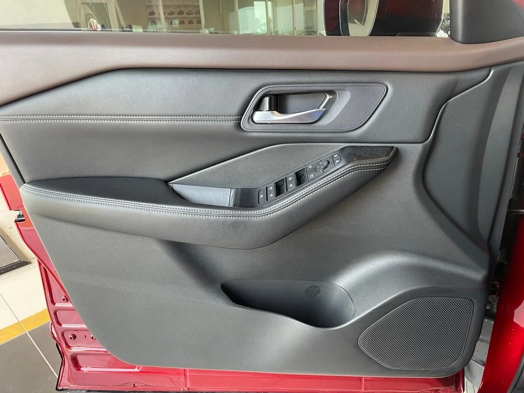 Used 2023 Red Nissan SV image 9