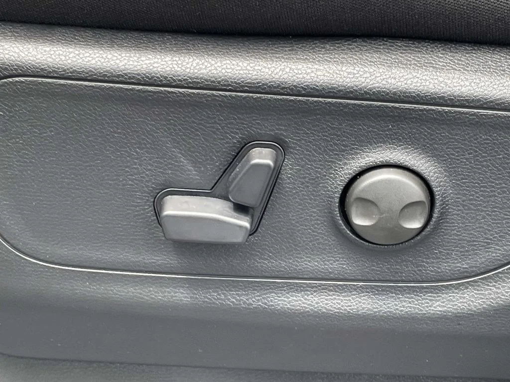 New 2026 Granite Crystal Metallic Clearcoat RAM Big Horn/Lone Star image 27